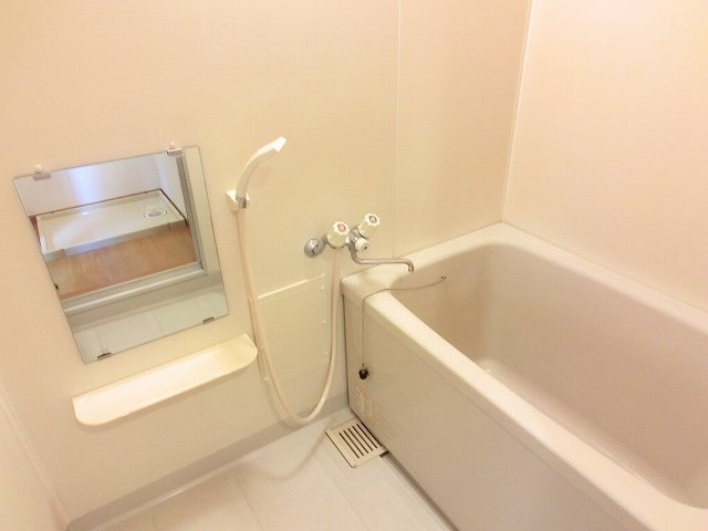 日々の疲れを癒すお風呂付です