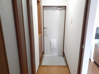 毎日通る玄関はこちらです