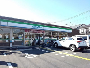 ファミリーマート草加旭町２まで240m
