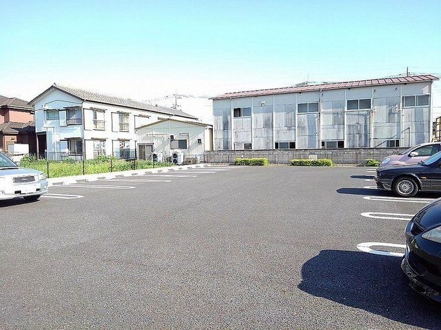 車をお持ちの方に嬉しい駐車場付きの物件です
