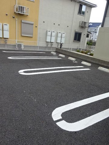駐車場があるので、車を買う予定の方も安心です