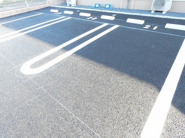 駐車場があるので、車を買う予定の方も安心です