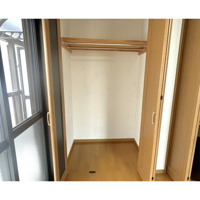 明るい色調の室内です
