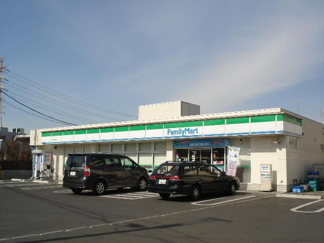 ファミリーマートまで693ｍ