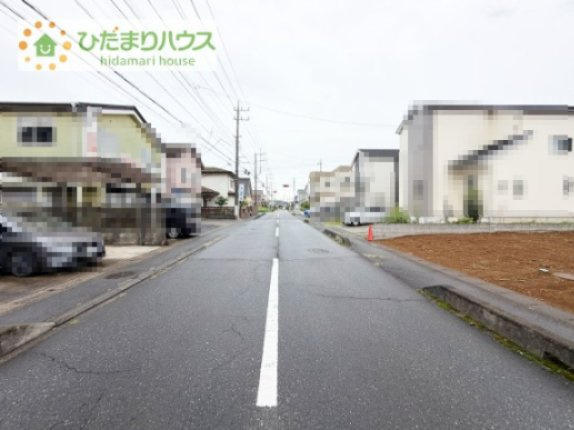【前面道路含む現地写真】 | 牛久市中央2丁目26-P1　新築戸建　2号棟