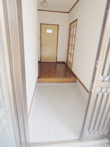 岩樋アパートの玄関