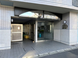 落ち着いたエントランスです