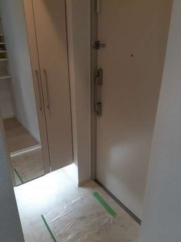 インテルノ芦花の玄関