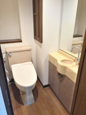 【トイレ】 | ライオンズマンション上野芝５丁 | 【トイレ内に手洗いあります】温水便座洗浄便座ですので、寒い日も温かい便座で安心して使用していただけますよ！