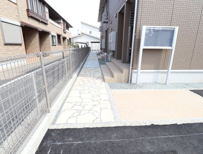 ハピネス上ノ郷のエントランス