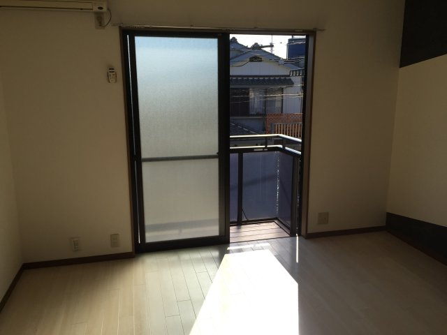 クレバーハウスの居間・リビング|※別の部屋（2階の写真です。）
