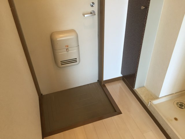 クレバーハウスの玄関|※別の部屋（2階の写真です。）