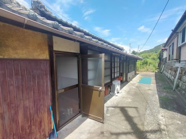 大黒町 平屋二戸一戸建の玄関