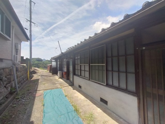 大黒町 平屋二戸一戸建の前面道路含む現地写真