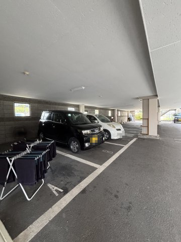 メゾンセレステ21の駐車場