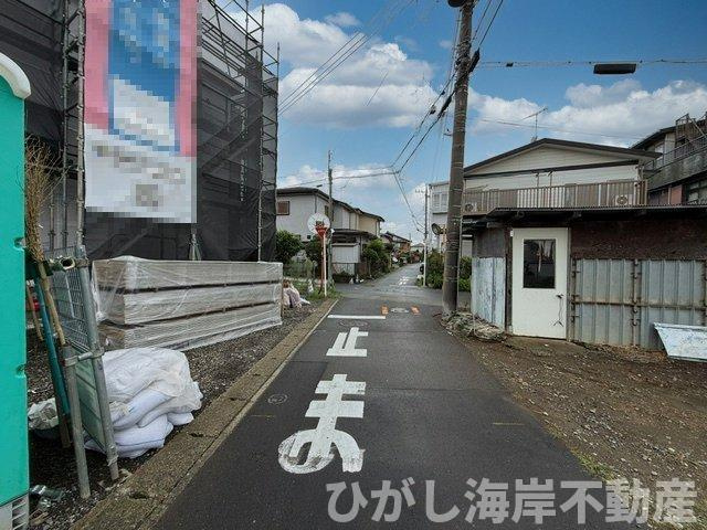平塚市東真土4丁目　新築戸建の前面道路含む現地写真|9月5日撮影　建築中　現地外観