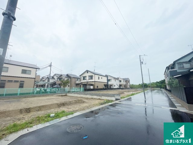 久世郡久御山町下津屋　第2期　新築一戸建ての前面道路含む現地写真|周辺は落ち着いた街並みの住宅地！子育てがしやすい住環境です！まだ未完成ですが、現地でしかわからない事もございます。是非一度ご覧ください。
