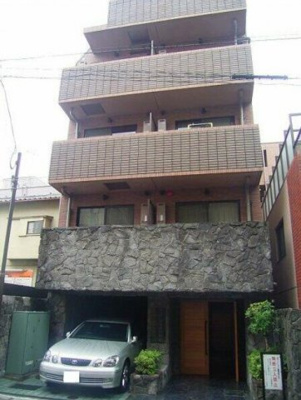 【外観】 | トーシンフェニックス中野新橋パインアイル | 鉄筋コンクリート造のがっちりとした建物。