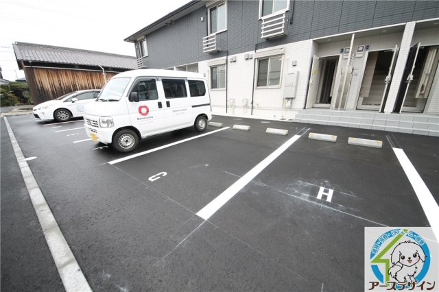 リコルド住吉の駐車場