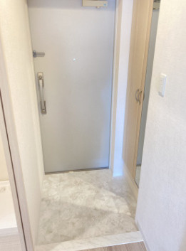 トランキーユ浅草の玄関|明るい玄関です