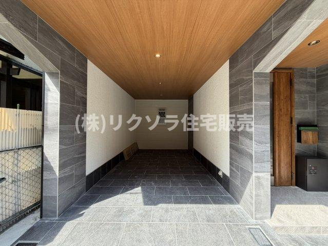 河北中町　中古一戸建ての駐車場|ハイルーフ車 1台駐車可能
■物件内覧・資金計画相談・住宅ローン相談、リフォーム相談、お問合せ受付中■
※当日・翌日のご内覧、ご相談はお電話でのお問合せがスムーズです！