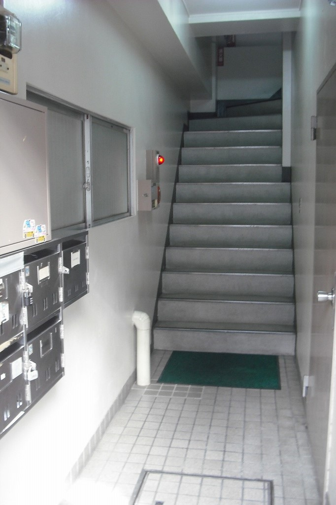 千石柳澤マンションのエントランス