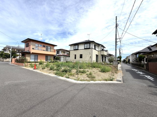 越谷市大泊２３期１号棟リガーレ　新築戸建の外観|施工前のクリアな敷地状況をご覧いただけます。周辺の静かな街並みや暮らしやすさを現地でお確かめください。