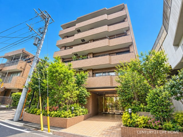 【外観】 | 朝日シティパリオ多摩川 | 日勤管理体制も整っており、綺麗に維持された共用部が安心感を高めます。