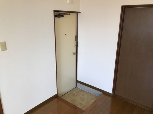 コーポ金子A棟の玄関