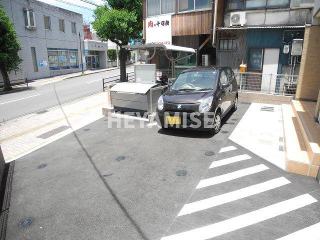 メゾン・ド・カランの駐車場