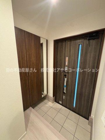 須磨区青葉町１丁目　新築戸建ての玄関|玄関ドアはスマートロックシステムが搭載されているので2階からでも施錠することができます！