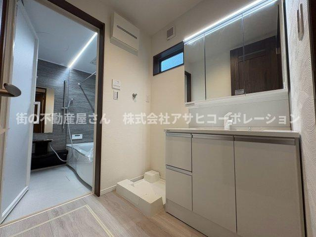 須磨区青葉町１丁目　新築戸建ての脱衣所|通常よりも広めの脱衣場はお子さんがいる家庭で重宝します！