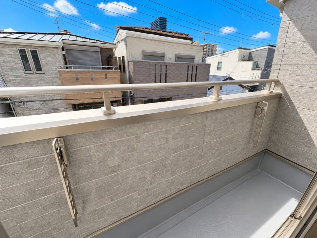 須磨区青葉町１丁目　新築戸建てのバルコニー|バルコニー付きです
