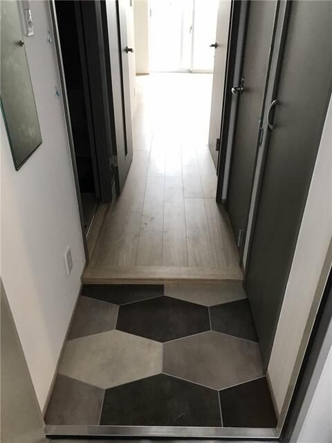 Ｂ　ＣＩＴＹ　ＡＰＡＲＴＭＥＮＴ　ＳＨＩＮＪＵＫＵ　ＮＷの玄関
