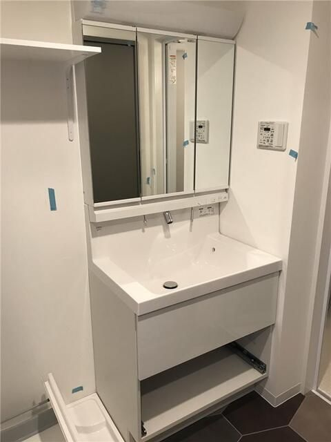 Ｂ　ＣＩＴＹ　ＡＰＡＲＴＭＥＮＴ　ＳＨＩＮＪＵＫＵ　ＮＷの洗面所