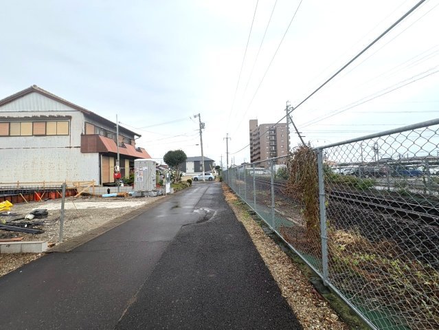 クワイエ　各務原市鵜沼川崎町第３　全１区画分譲の前面道路含む現地写真|「現地（2026年9月4日）撮影」　
■前面道路　
■ヤマダ不動産　株式会社リライフ