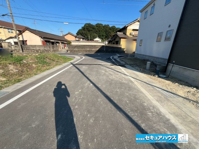 【同施工物件ご案内可能】知多市八幡字竹後　全２棟の前面道路含む現地写真|事前予約にて現地ご見学いただけます！お気軽にお問い合わせください♪
■株式会社　セキュアハウス■
住宅ローンに強く、知識、経験豊富なスタッフ在籍
お客様に寄り添い、ご成約後もサポート致します。