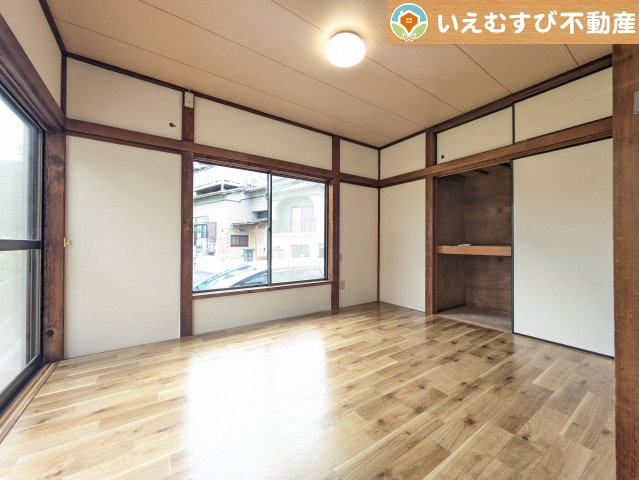 寄居町富田　中古戸建の居間・リビング|ナチュラルな色合いで落ち着いた印象のリビングダイニング
ぬくもりのあるナチュラルな空間。グリーンを飾っても相性が良さそうですね♪