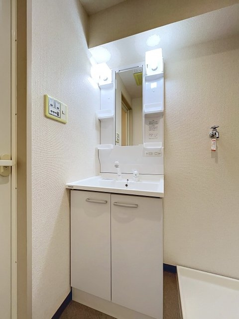 グランシャリオ国立の独立洗面台|独立洗面化粧台が付いています