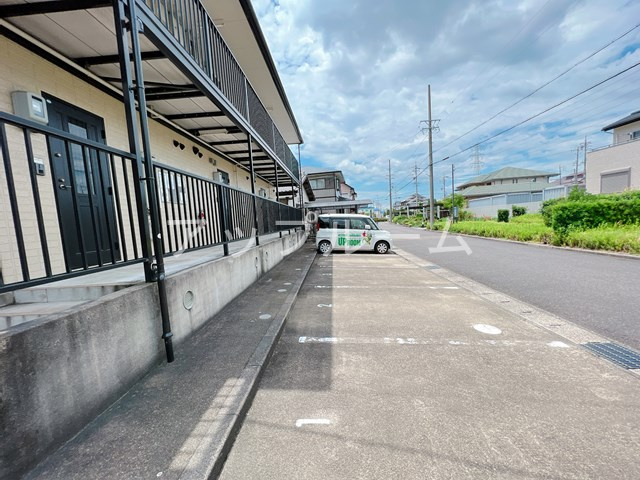 ラブドミールの駐車場