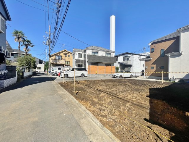 練馬区三原台2丁目 限定1区画の前面道路含む現地写真|開放感あふれる角地の整形地
光と風を享受する心地よい立地です
フリープランで建築できます
是非、現地にて土地のボリュームや周辺環境等ご確認ください