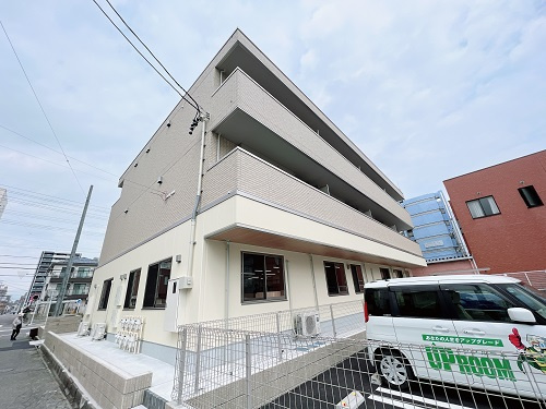 オレオール中央通の外観