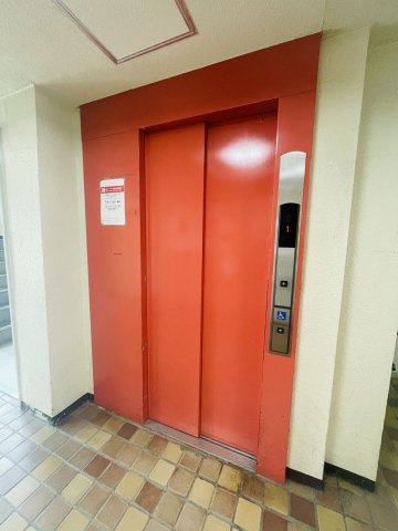 【エレベーター】 エレベーターを備え、6階のお部屋への移動もスムーズ。