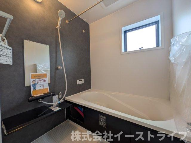 【新築戸建】　いわき市久之浜町第5　長期優良住宅の浴室|１坪サイズのバスルーム。浴室換気乾燥機を標準装備。乾きやすい床やお手入れのしやすい排水口など、いつも清潔にご使用いただけます。