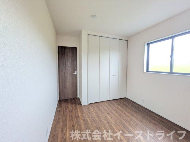 【新築戸建】　いわき市久之浜町第5　長期優良住宅の子供部屋|フローリングのお部屋は耐久性があり傷がつきにくいので、一般的な使用ではメンテナンスはあまり必要ありません。また、汚れたらさっと拭き取るだけで、キレイな状態を保つことができます。