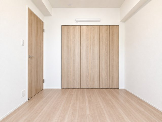 ファミールハイツ北大阪2号棟の洋室|コンパクトで使いやすい洋室です