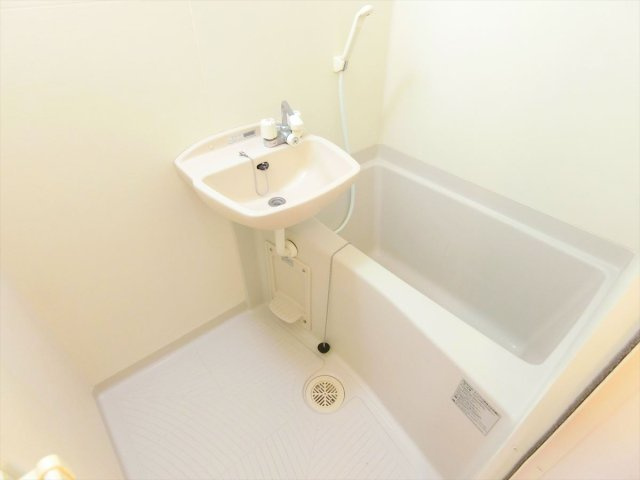 レオパレスリフレ西蒲田の浴室|日々の疲れを癒すお風呂付です