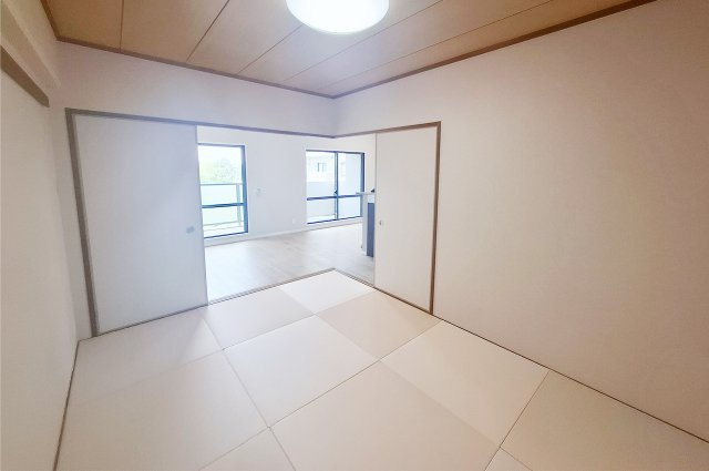 ファミールハイツ鳳サウスフォレストIII番館の和室|和室：LDKに隣接し、くつろぎ空間としても客間としても使いやすい6帖の和室。