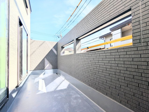 中野区大和町4丁目　新築戸建のバルコニー|2026.10.17撮影

現地ご見学希望・資料請求などお気軽にお問い合わせ下さい！
03-5990-5201
