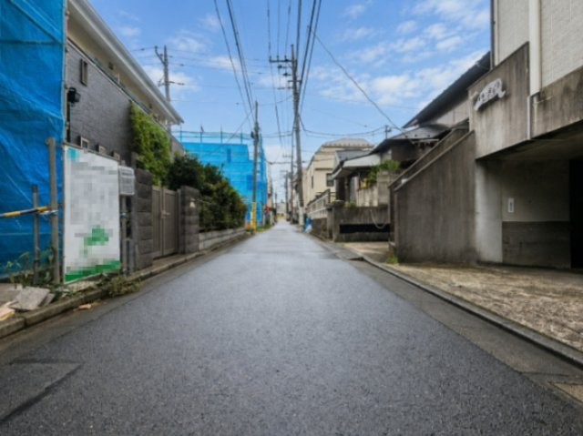 中野区大和町4丁目　新築戸建の前面道路含む現地写真|2026.09.04撮影

現地ご見学希望・資料請求などお気軽にお問い合わせ下さい！
03-5990-5201